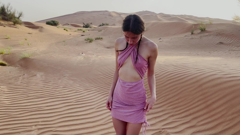 Gold teachers: Hot Risky Masturbation in Arabian Desert