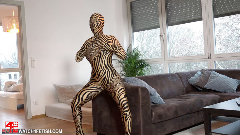 ZentaiDolls: Seară tv în Zentai