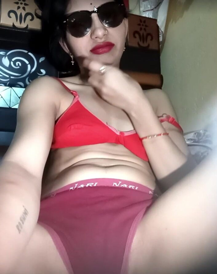 mavin: Mia moglie mostra la sua figa in cam show mavin,...