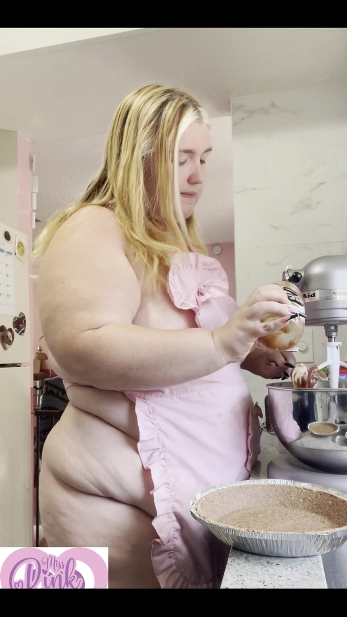 Miss Pink Plush: Bella donna in cucina