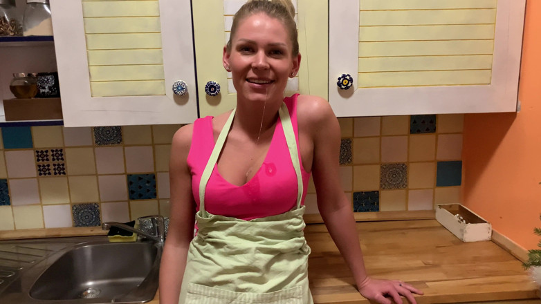 Claudia Macc: Kouření v kuchyni