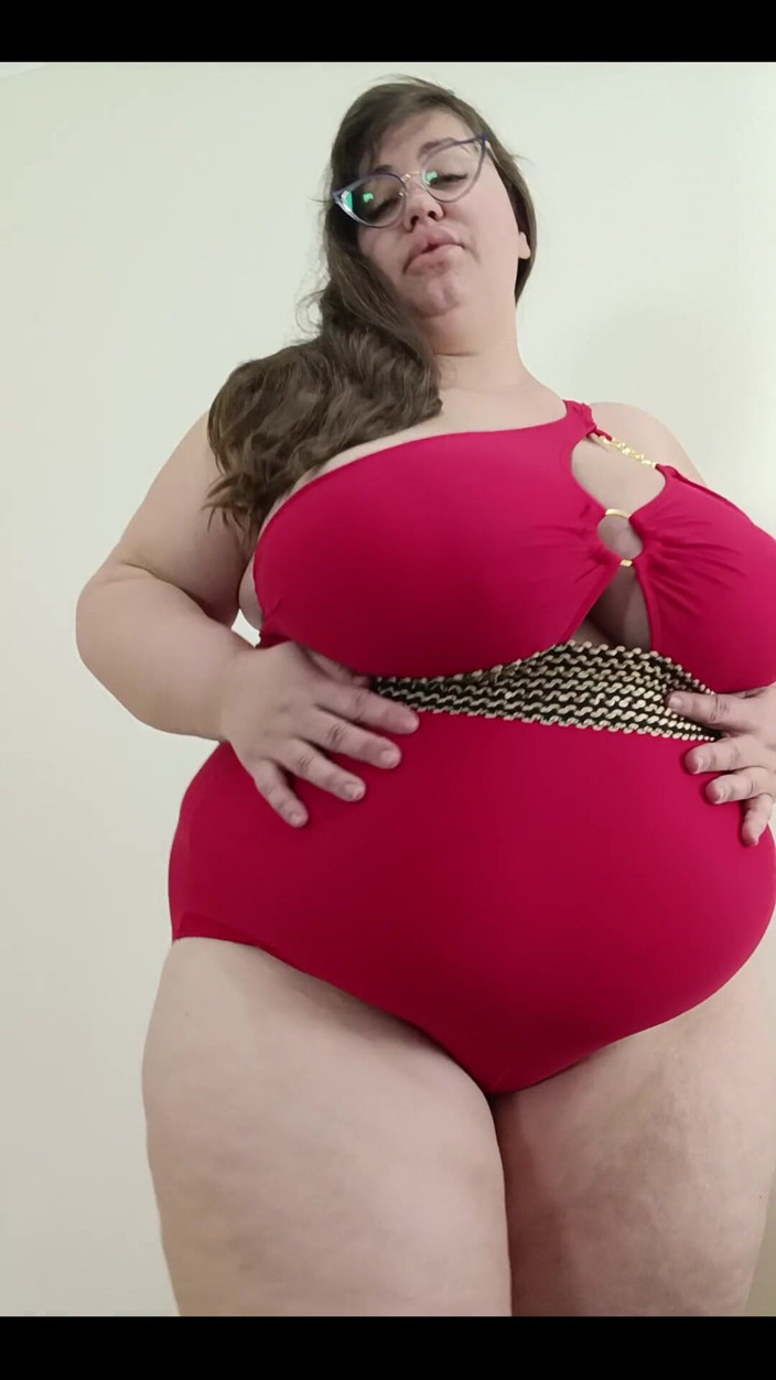 Nina Doll: Yeni Kırmızı Mayo