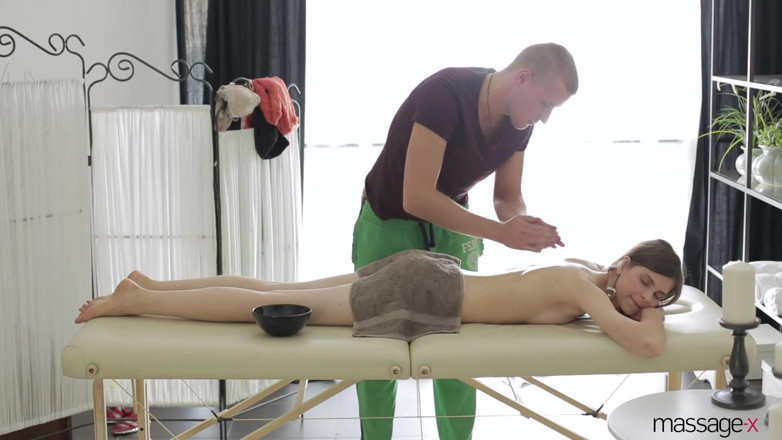 Massage X: Chịch lỗ hậu trên bàn mát-xa