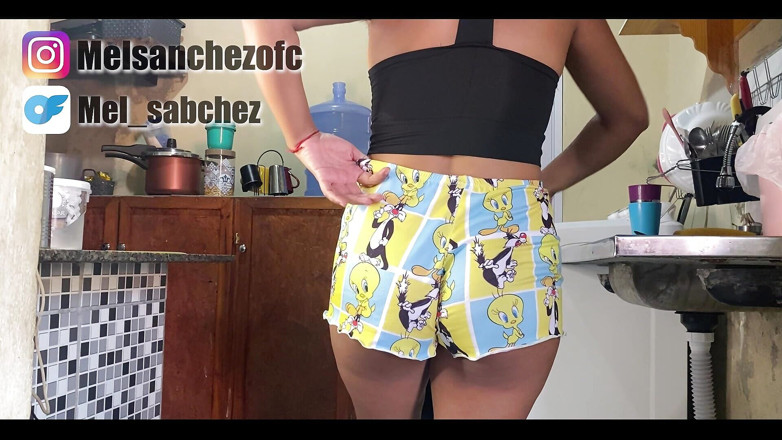 Mel Sanchez: Stiefmoeder was de keuken aan het schoonmaken toen ze werd...