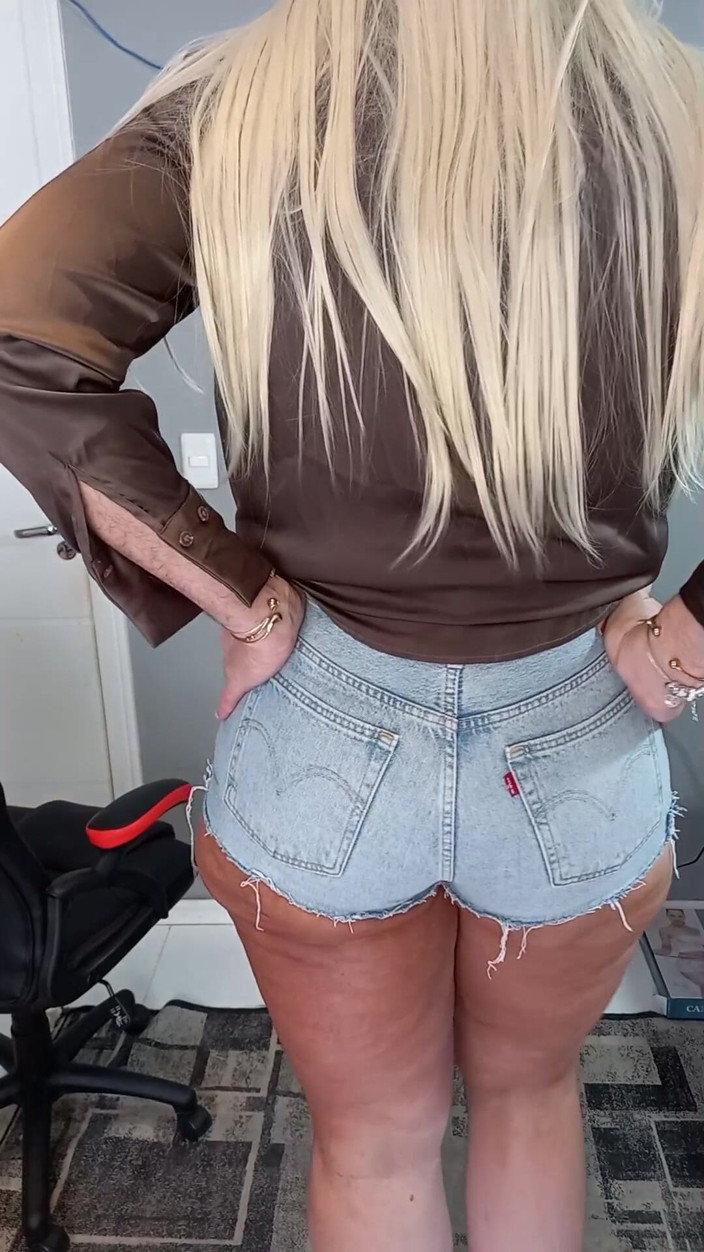 Sexy ass CDzinhafx: 我穿着短裤的性感屁股