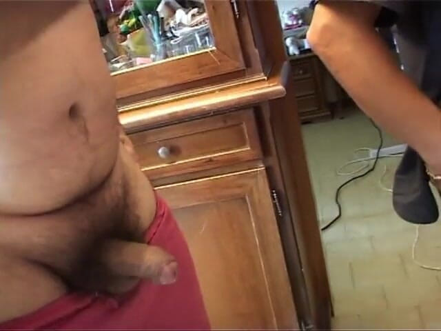 Milf in Love: Fea amateur chupa algunas pollas