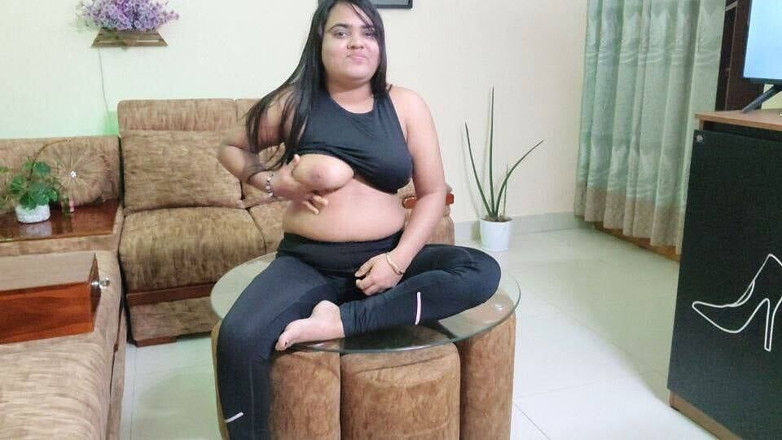 Nadiyaxxx02: Awek muda menghantar pepek tuanya untuk berkongkek