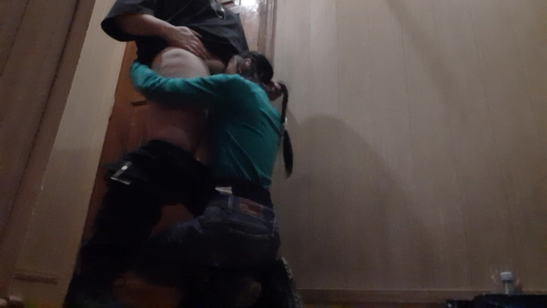 Lesbian-illusion: Ich habe den kurier mit oralsex mit schmutzigm russischem gespräch...
