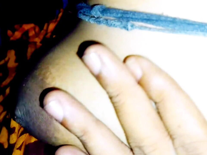 Nelufa: Une desi bengalie se fait sucer la chatte et les...
