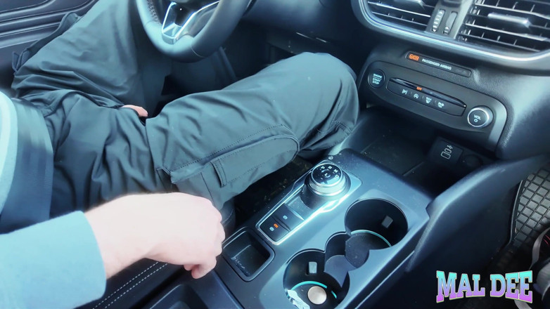 Malaya_Darcie: Onverwachte taxirit - er is een gat in zijn broek