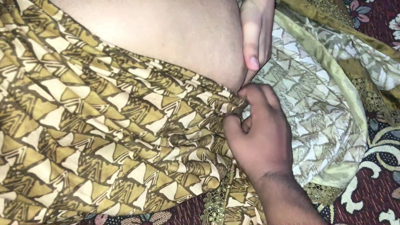 Kingsizedevil: イラン人の継娘の初めてのアナルセックス義父が、私がキュウリを持っているところを見つけてきつい処女の穴を破壊する