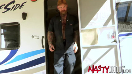 Nasty Daddy: Edepsiz baba Donnie Argento baba Jack Dixon tarafından prezervatifsiz sikiliyor
