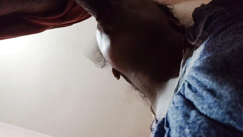 Realmallucouplevlog: Mallu, fille sexy, se doigte et se masturbe, vidéo