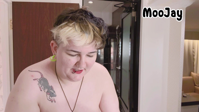 Moo Jay: Dör mitt hår och yappin 'med mina bröst ut mysiga vibbar