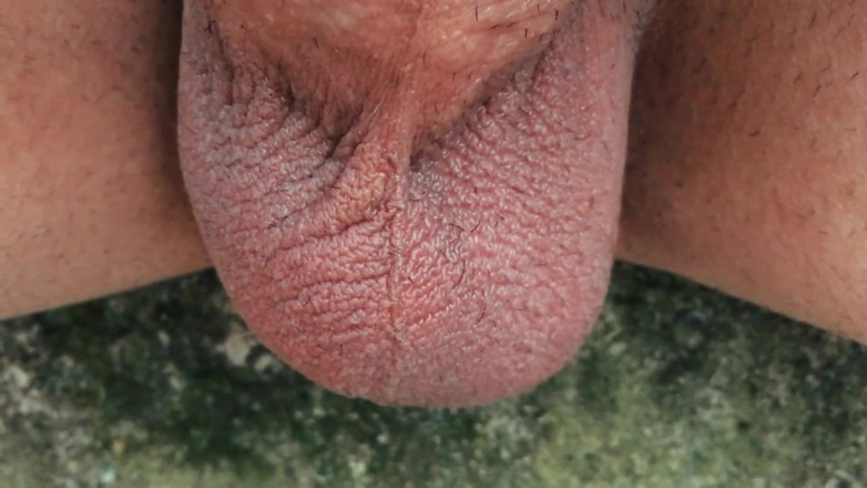 Idmir Sugary: Twink balls outdoor di cuaca dingin - close up peler dan...