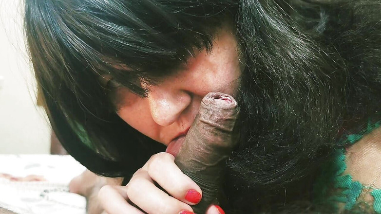 Bolly Karma: Una troia super arrapante che ottiene piacere da un grosso...