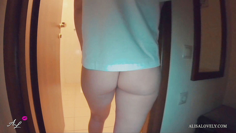 Alisa Lovely: Para po spacerze zerżnięta pod prysznicem - Amateur POV