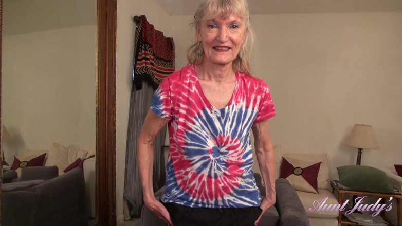Aunt Judy's: AuntJudys - GILF amatur 69 tahun Texas Diane melancap awak (handjob sudut pandangan...
