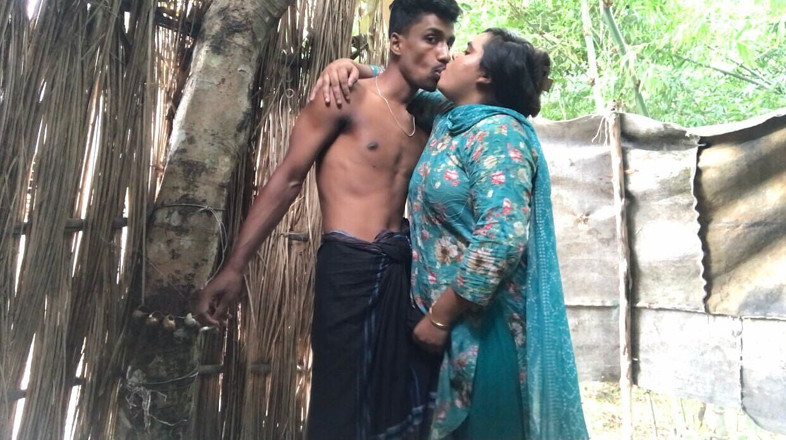 Nadiyaxxx02: Devor dan bhabhi pergi ke rumah yang sangat tua dan...