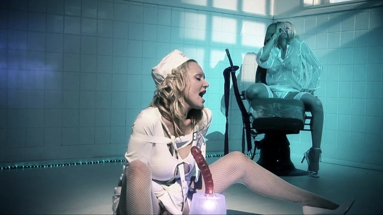 Dark Kinky Fantasies: Léčba sexem šílené prsaté blondýnky může být náročný úkol