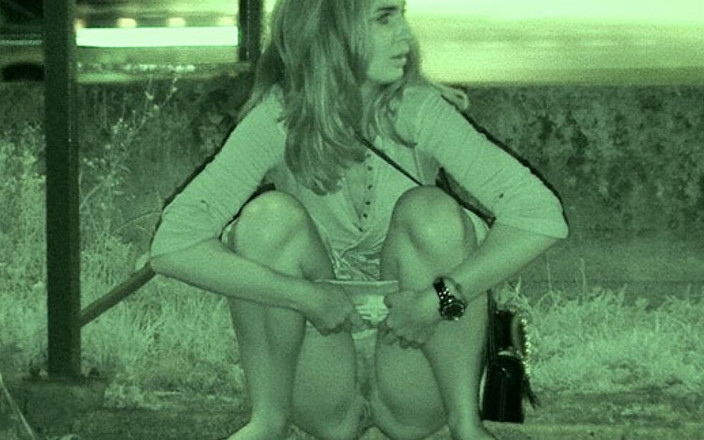 Puffy Network: Bună seara de La Got2Pee unde fetele vin să se...