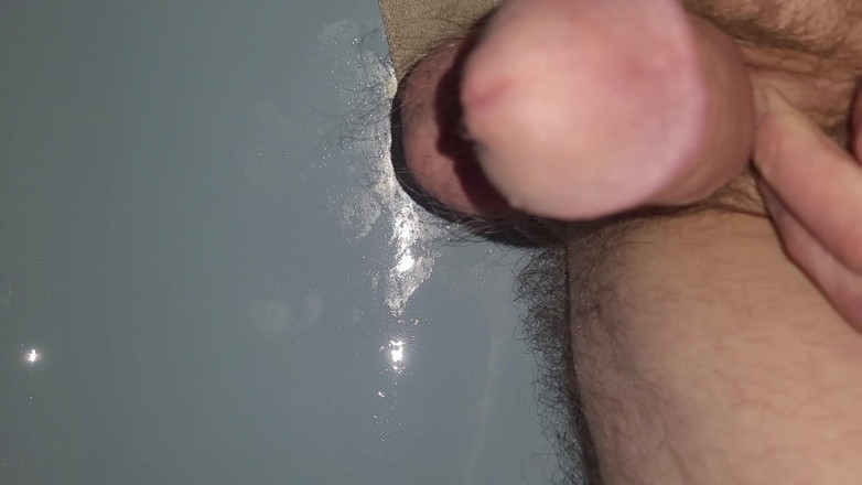 On Cloud 999: Une ado pisse dans ta bouche