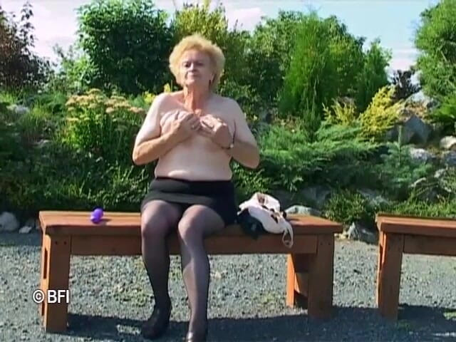 Nasty matures and dirty grannies club: Povadlá sláva