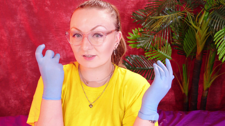 Arya Grander: Asmr Video mit medizinischen Nitrile-Handschuhen