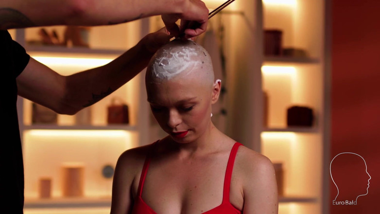 Euro Bald: Valeria