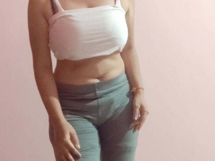 Niharika Thakur: ホットSnehaからデリーセクシーなおっぱい