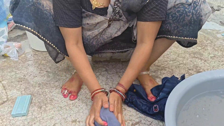 Sexy baby girl: Si scopa la cognata mentre lei lava i vestiti nel...