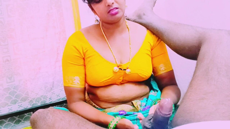 Telugu honey lips: Villege Saree покоївка хардкорно трахається з власником будинку. Брудні розмови на телугу