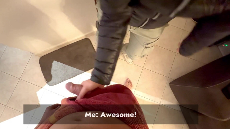 SweetJaneOfficial: Il exhibe sa bite devant une livreuse, elle l’attrape !