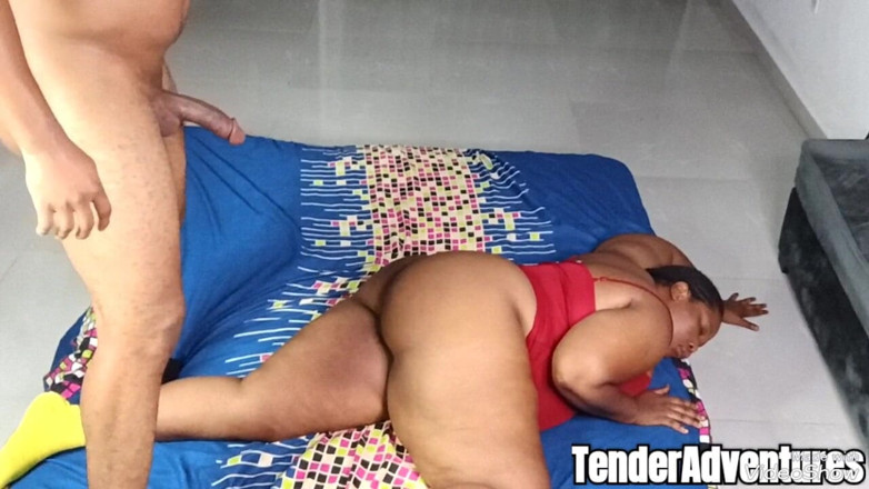 Mara Exotic: Culo grosso donnona hotwife scopata duro a pecorina