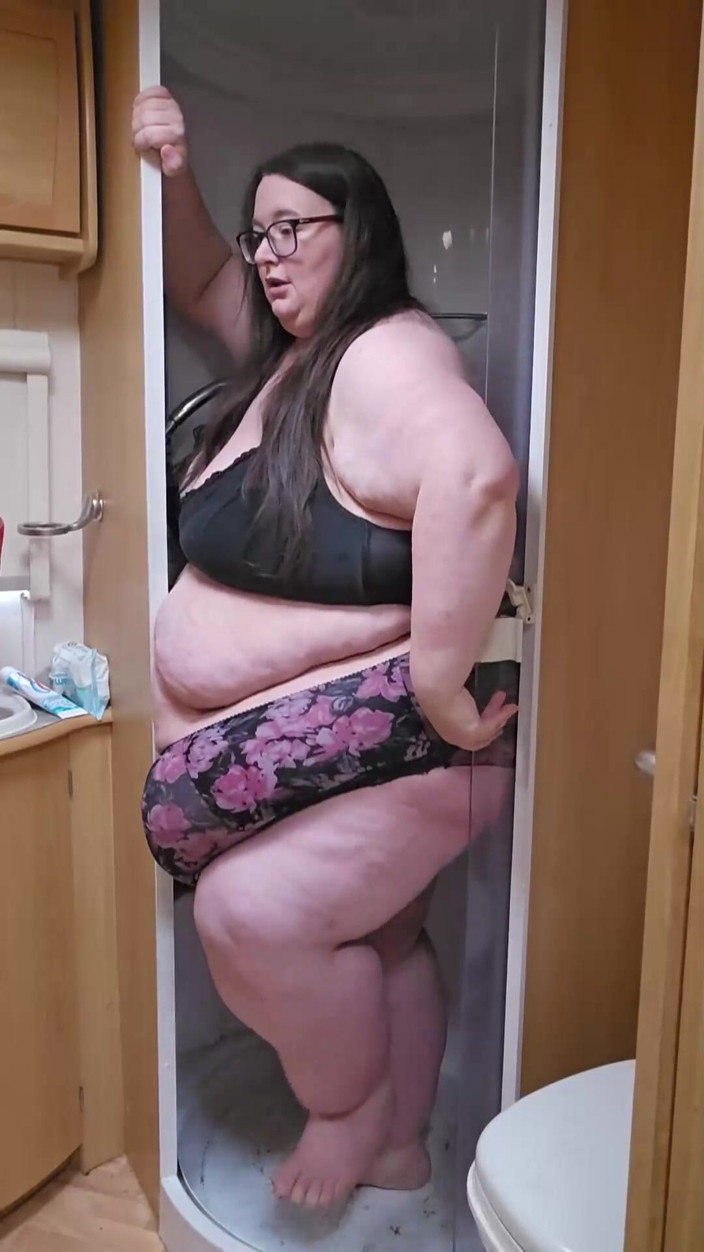 SSBBWLadyBrads: Sfw Attempting the Shower Caravan - Trim Part 2