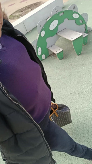 Nellyes: 공공 공원에서 딜도로 자위