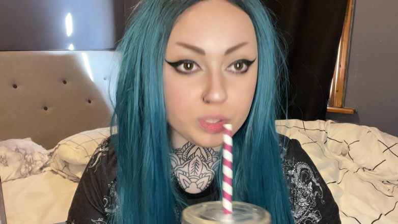 Miss Valentina: アイスラテを買って、ビッチボーイ
