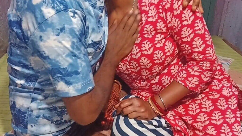Puja bhabhi hot: Prosím, šukej mě. Moje kundička touží tě ošukat. Prosím, lízej mi...
