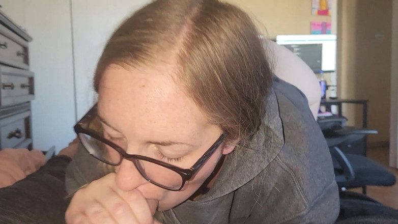 Mama_Foxx94: Home Office Versuchungen: eine blowjob-Ablenkung