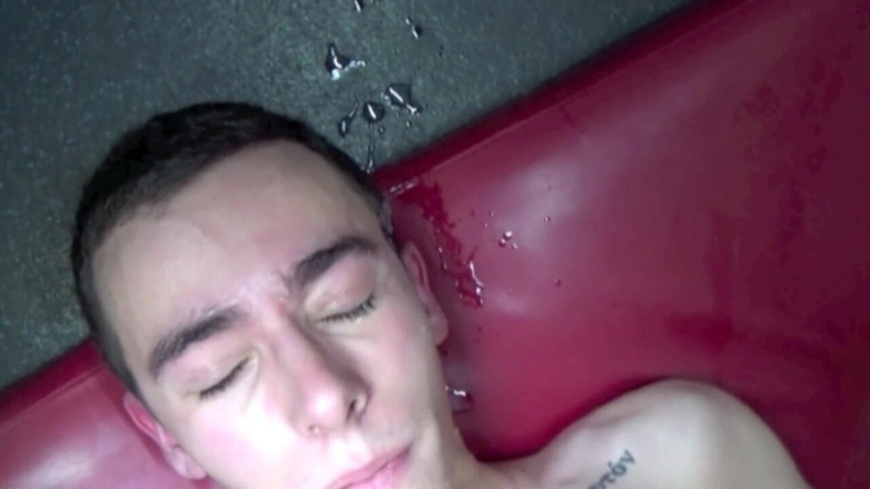 Crunch Boy: Twink scopato da Alexis di ina ed in buchi della...