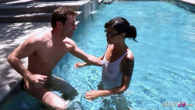 Full porn collection: Sexy dünner teenager im pool von stiefbruer geknallt