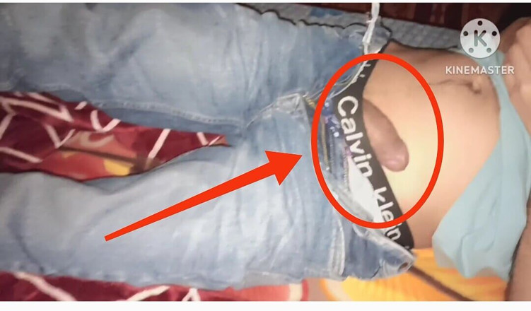 Desi__Panda: Kontolku pertama kali ngocok kontolku pagi-pagi sama cowok kontol besar...