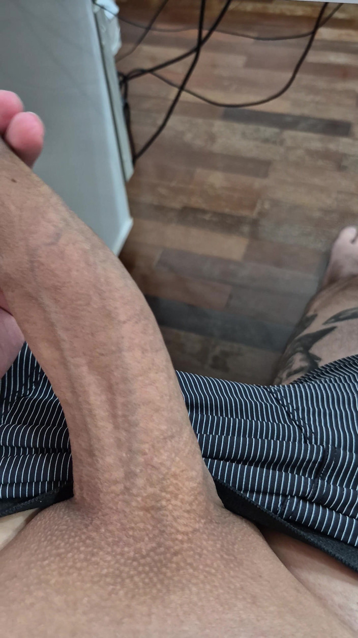 Lkdick8: Apakah kontolku besar?