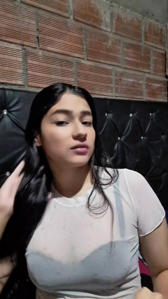 Yulieth Gomez: , Yulieth supplie pour une gorge profonde après la séduction...
