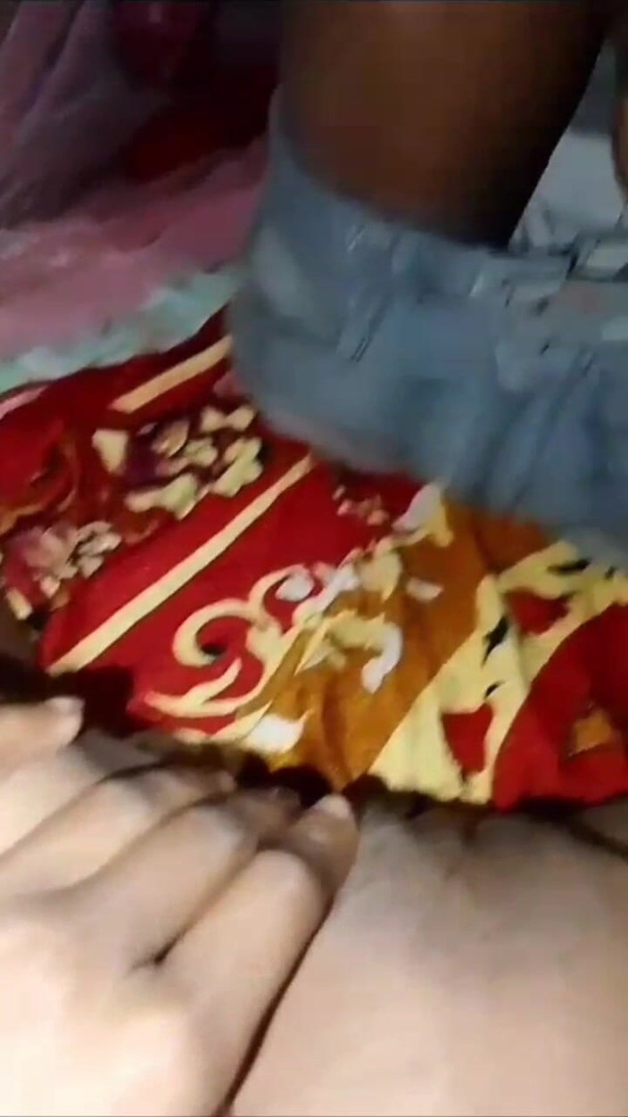 Local hard fucker: Saya dan adik tiri dara saya berkongkek tegar di bilik...