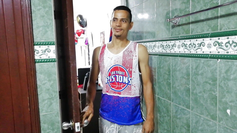 ROUS: Eu como a buceta grande da minha sobrinha quando ela...