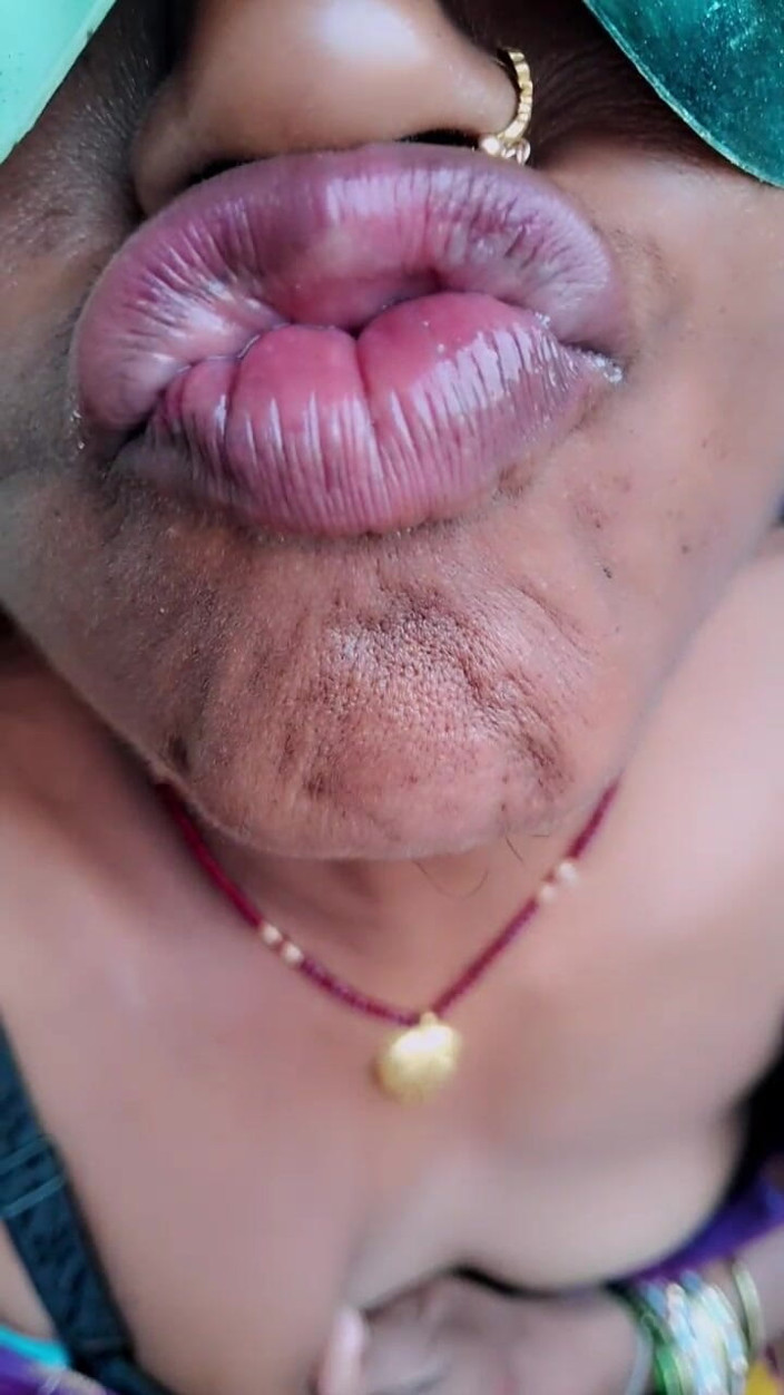 FULLMJEDETI: Le plaisir de baiser sa belle-sœur par la bouche est...