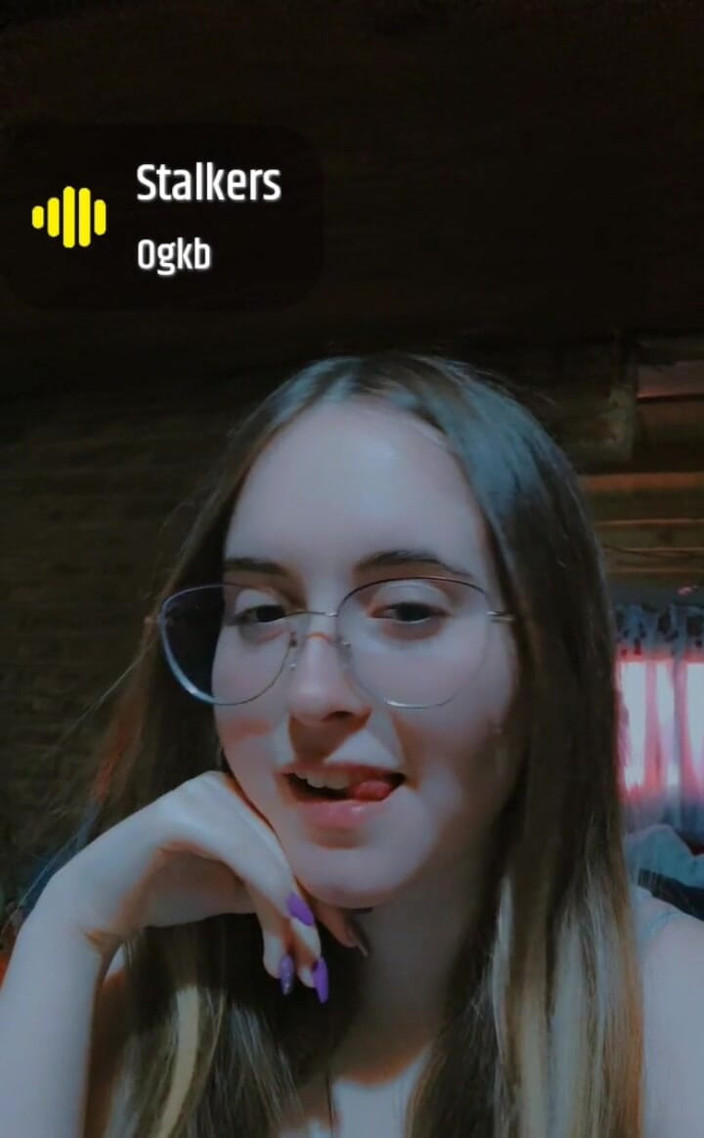 RavenHearth666VIP: Une ado à lunettes