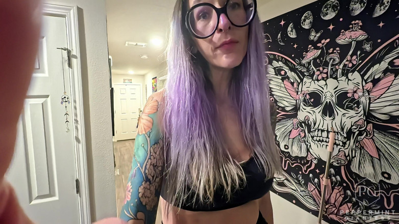 Peppermint Giantess: 6'7 Macocha posiada jej żałosny krótki przegrany - Giantess POV Upokorzenia Winda...