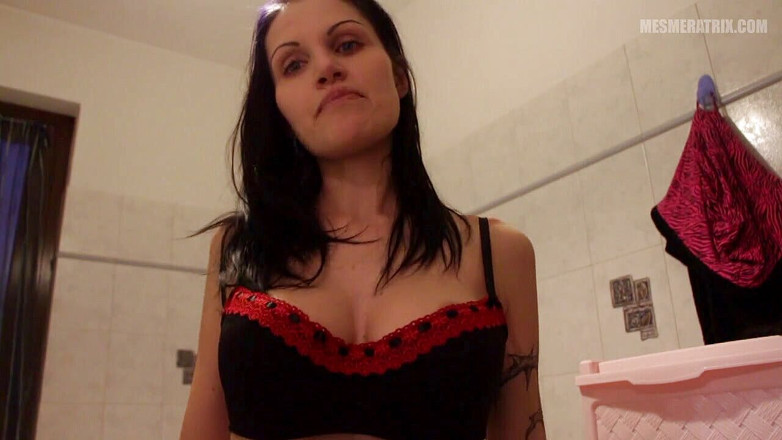 Lady Mesmeratrix Official: Baisée par mes seins